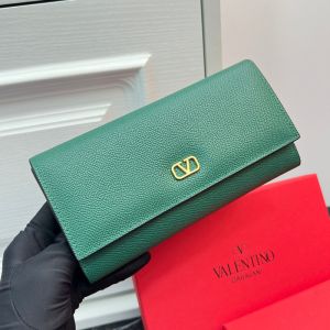 Valentino Large VLogo Signature Bifold Wallet In Grainy Calfskin Green